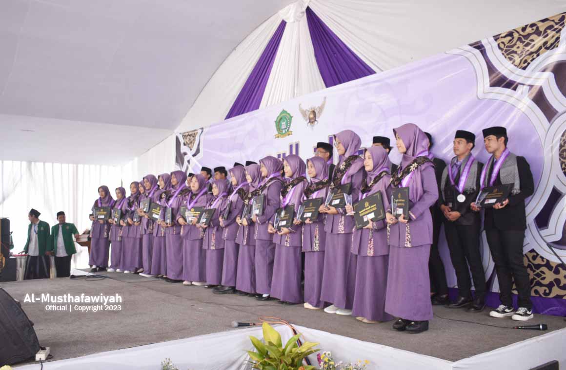 Wisuda Santri Akhir Pondok Pesantren Terpadu Al Musthafawiyah Bogor